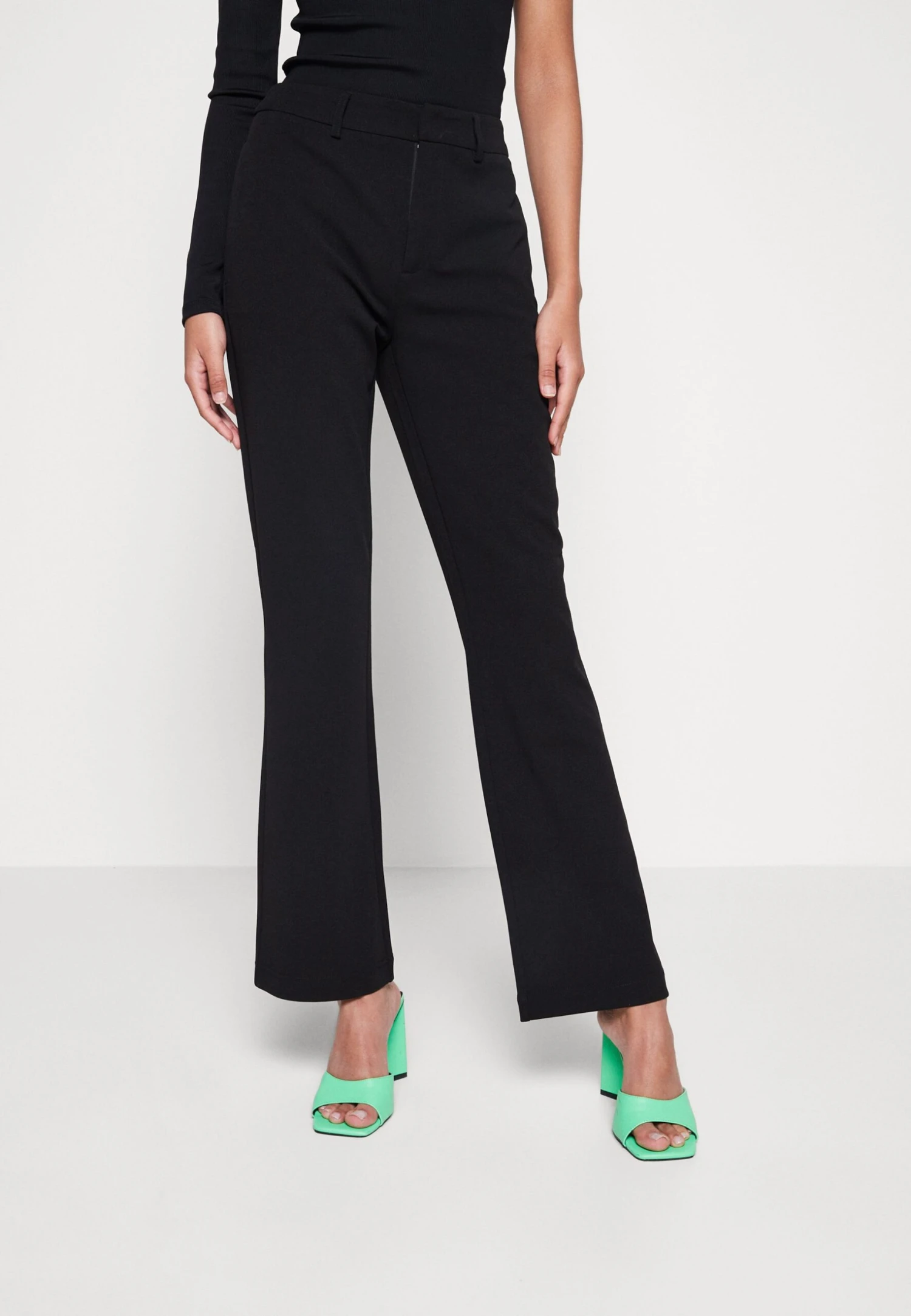 Noisy May Nmrobyn Bootcut Pants - Broek - Black 1 Noisy May Nmrobyn Bootcut Pants - Broek - Black