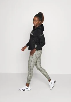 Korting Dameskleding -Korting Dameskleding 55926833e0bb4c9596ec0a7c30b60057