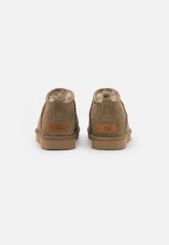 Ugg Korte Laarzen - Marrone 12 Ugg Korte Laarzen - Marrone -Korting Dameskleding 55d033a2145a4c5d840dfd15f0ca981f