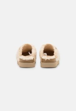 Ugg Fuzz Sugar - Pantoffels - Natural 9 Ugg Fuzz Sugar - Pantoffels - Natural -Korting Dameskleding 615ec063c8304127b2f5a536055df7ae