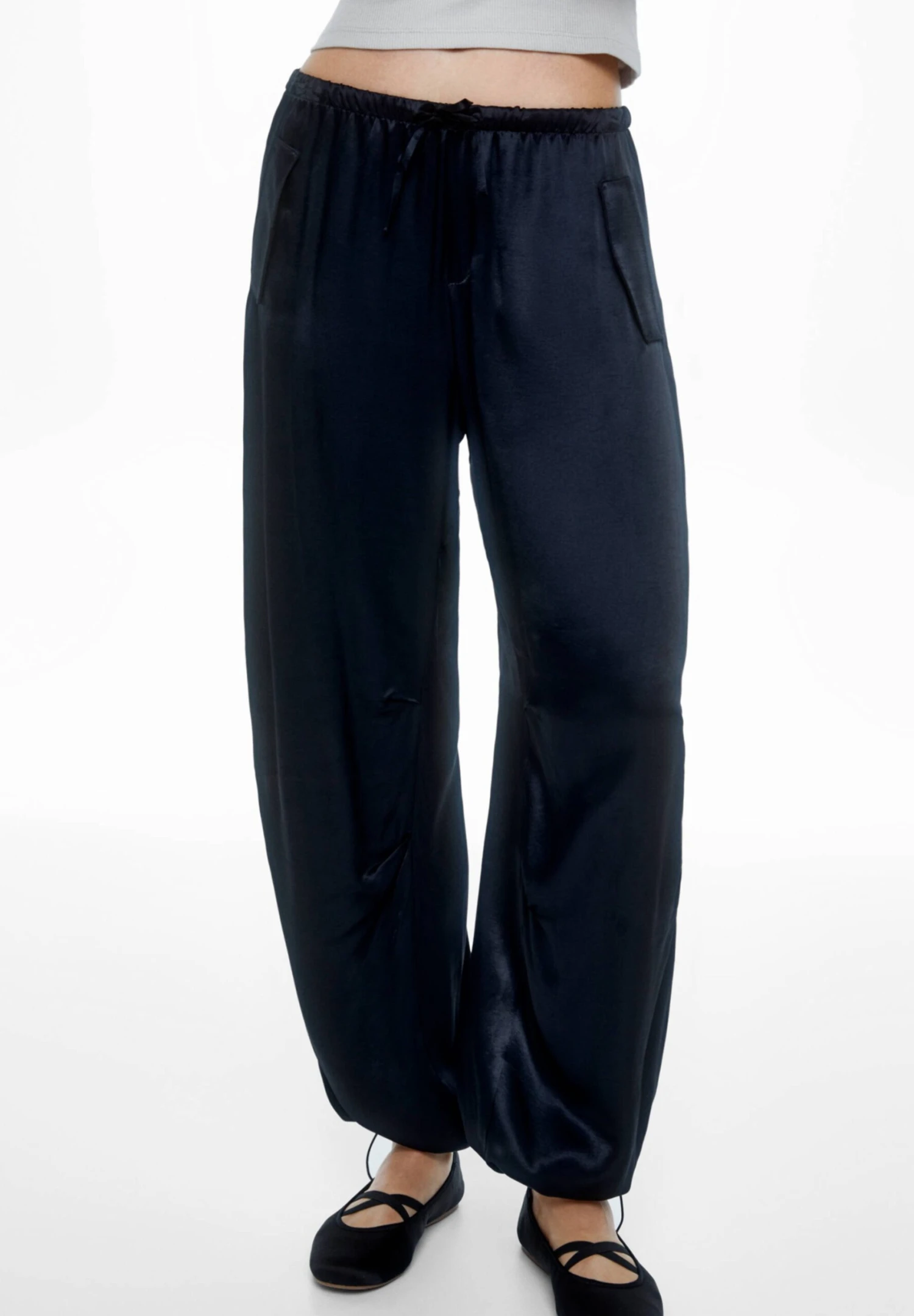 PULL & BEAR Satin Parachute - Broek - Mottled Black 1 PULL & BEAR Satin Parachute - Broek - Mottled Black