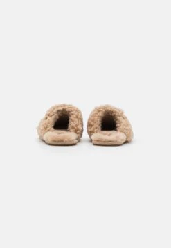 Ugg Maxi Curly Slide - Pantoffels - Sand 9 Ugg Maxi Curly Slide - Pantoffels - Sand -Korting Dameskleding 7a5c0c81c53845faaf6e05c68bd00159