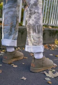 Ugg Korte Laarzen - Marrone 9 Ugg Korte Laarzen - Marrone -Korting Dameskleding 805545edaa1f4bd18248d04b1a641ed4