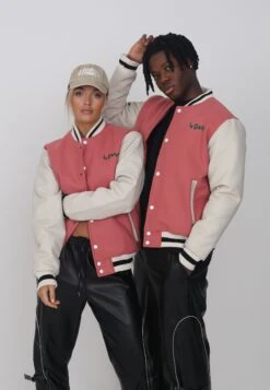 Lamar Varsity Jacket Unisex - Imitatieleren Jas - Coral -Korting Dameskleding 8a017222170a4fe5ab58d611207414c4