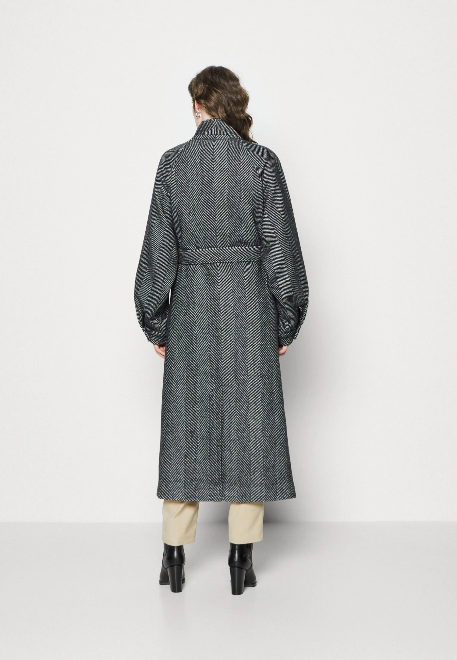 Gestuz Farren Coat - Mantel - Black/White 3 Gestuz Farren Coat - Mantel - Black/White - Afbeelding 3