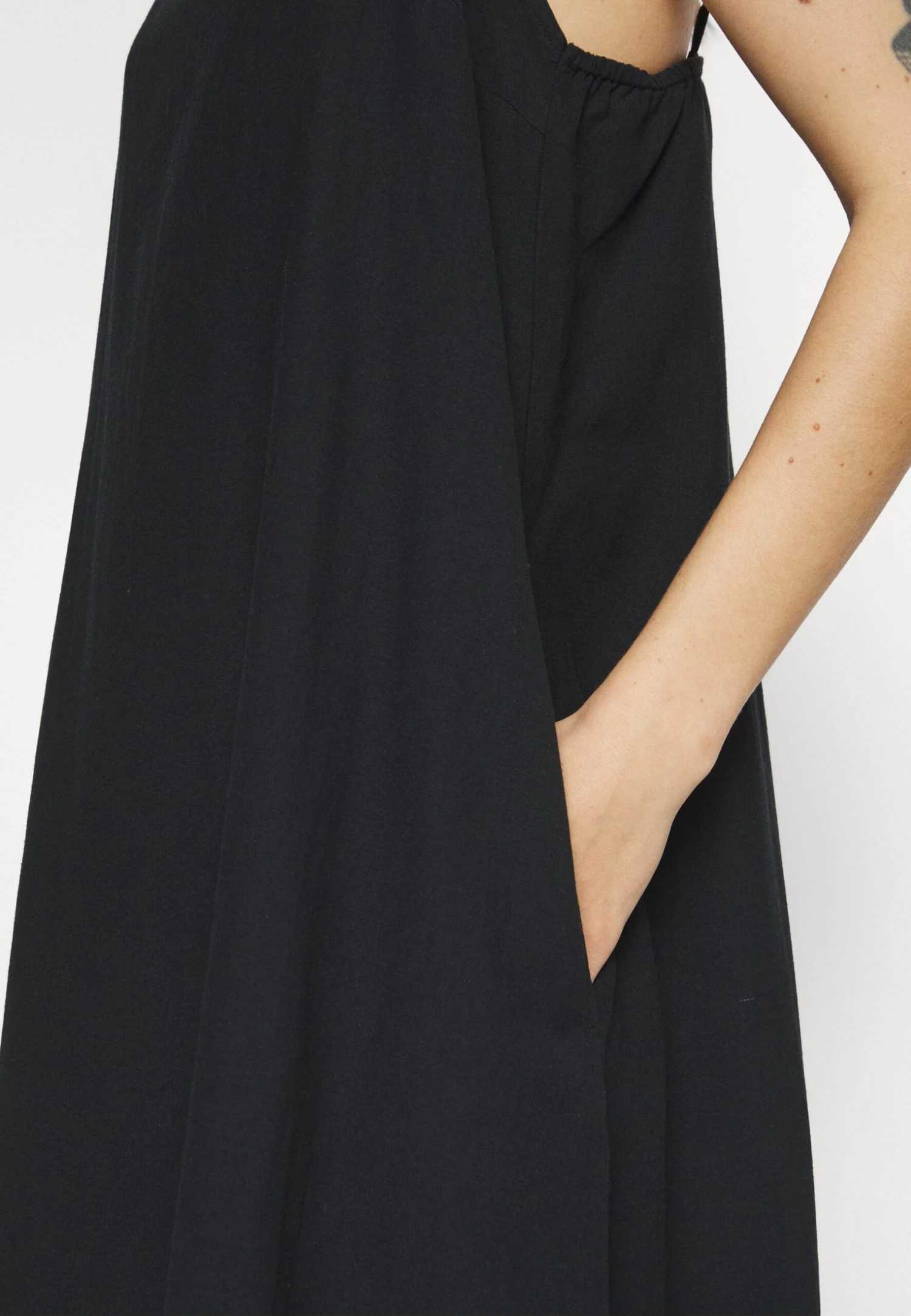 Minimum Vikilino - Maxi-Jurk - Black 7 Minimum Vikilino - Maxi-Jurk - Black - Afbeelding 7