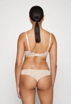 Chantelle Chic Essential Spacer - Beugel Bh - Golden Beige 9 Chantelle Chic Essential Spacer - Beugel Bh - Golden Beige -Korting Dameskleding b69b835c3ebb4ab390cce84632151633