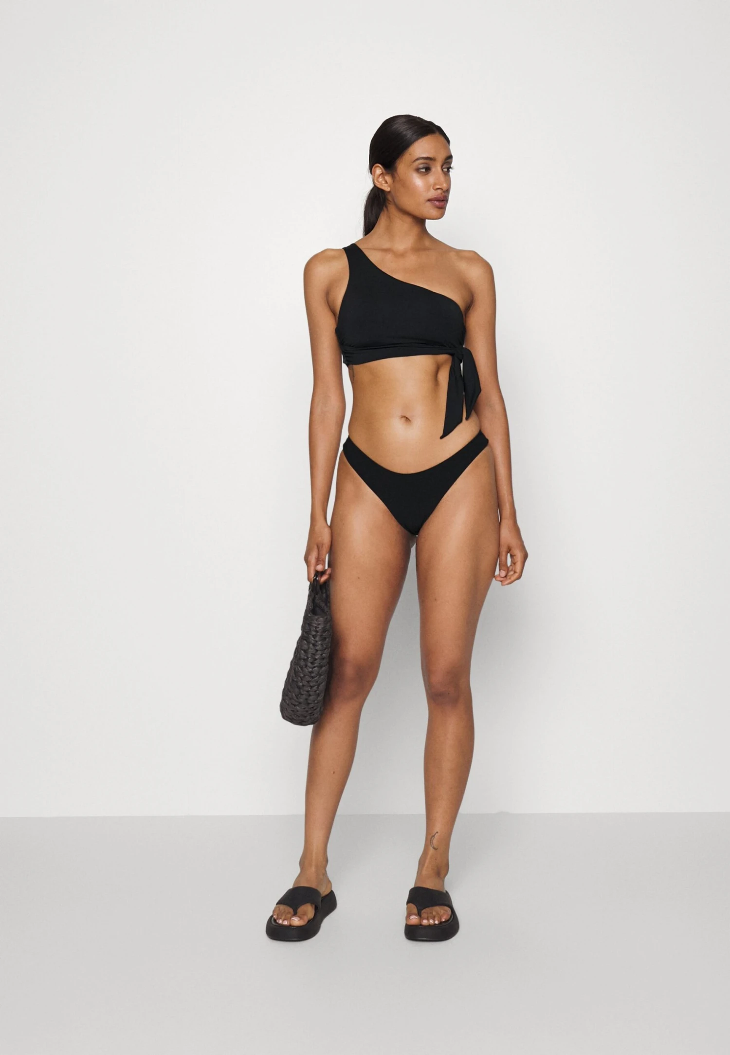 Seafolly Collective One Shoulder- Bikinitop - Black 2 Seafolly Collective One Shoulder- Bikinitop - Black - Afbeelding 2